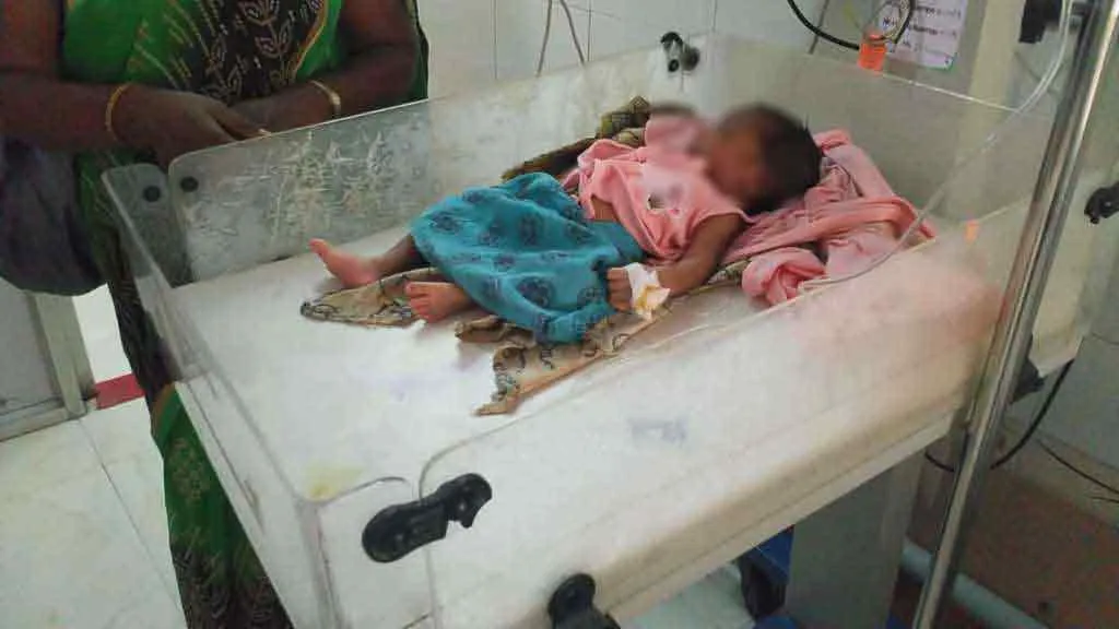 Mother thrown the baby after 10 days of birth.. police investigation 