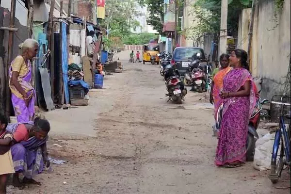  people stopped officials came to give notice to vacate houses and sent them back