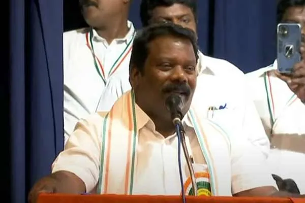 Controversy between Selvaperunthagai and EVKS Elangovan in Congress