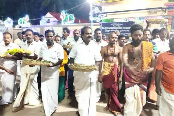 minister who participated in Yagapoosai at Temple Kudamuzhukku event