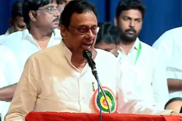 Controversy between Selvaperunthagai and EVKS Elangovan in Congress