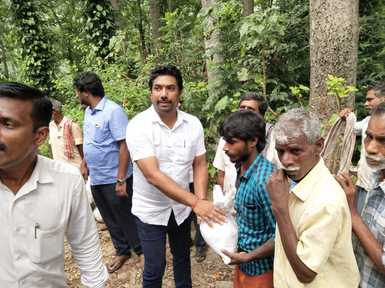 I will help the livelihood of storm-affected people!   Ops son promise !!