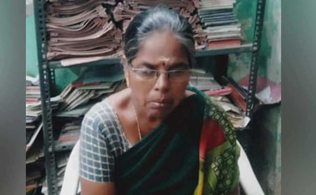 Union office supervisor arrested while accepting bribe