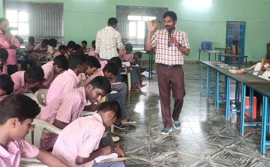 Student mentoring program organized by Journalists Association
