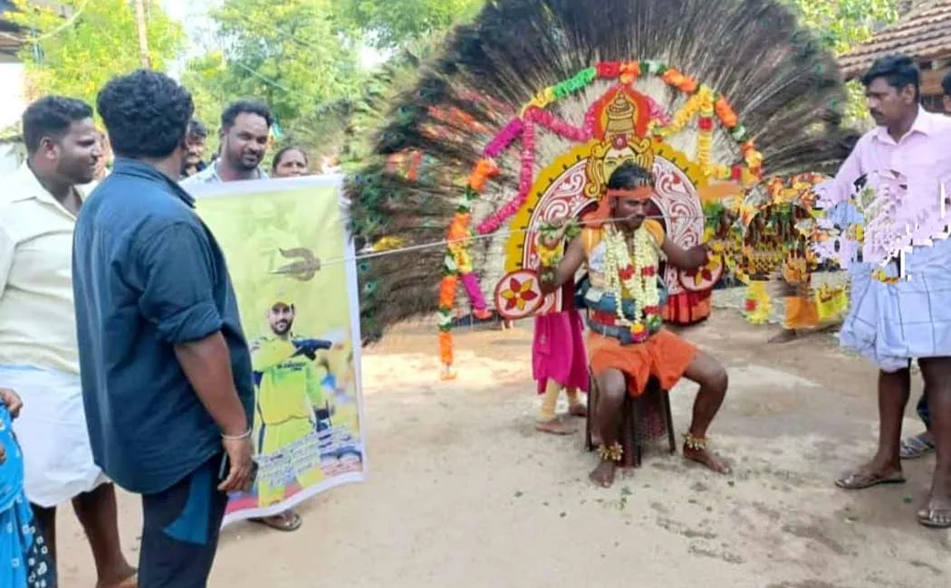 After CSK's victory, young man showed his respect and paid his dues to God