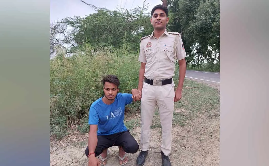young man brutally incident girl who refused to speak in Delhi