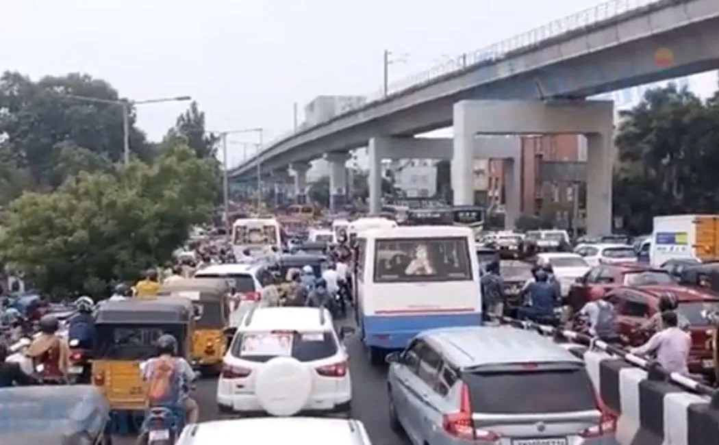 Traffic jam due to AIADMK rally in Guindy