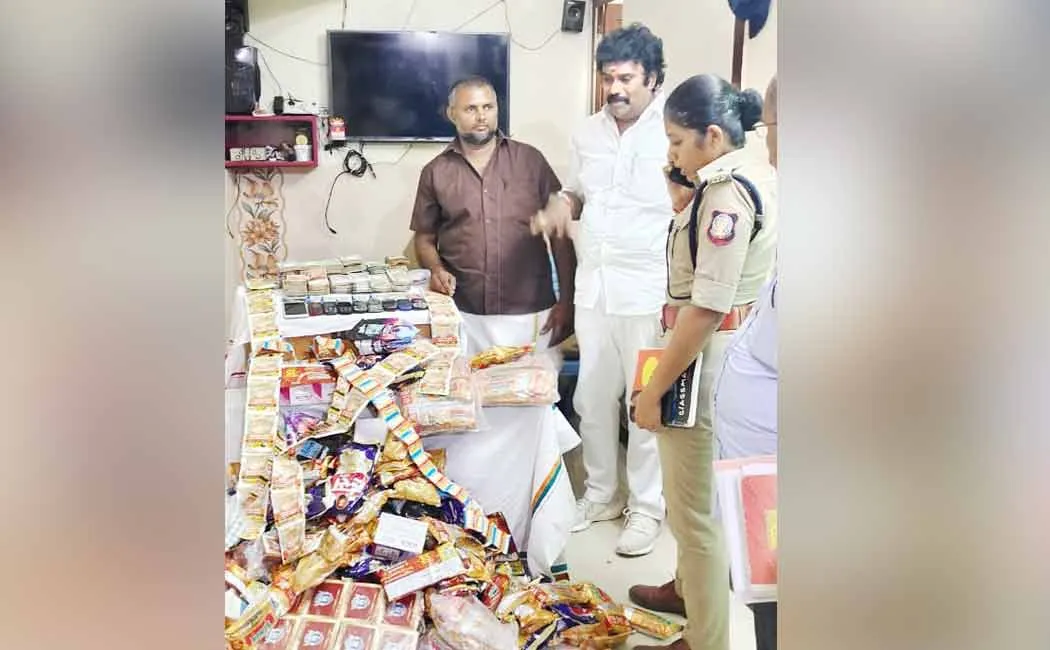   Pan Masala traders caught red-handed