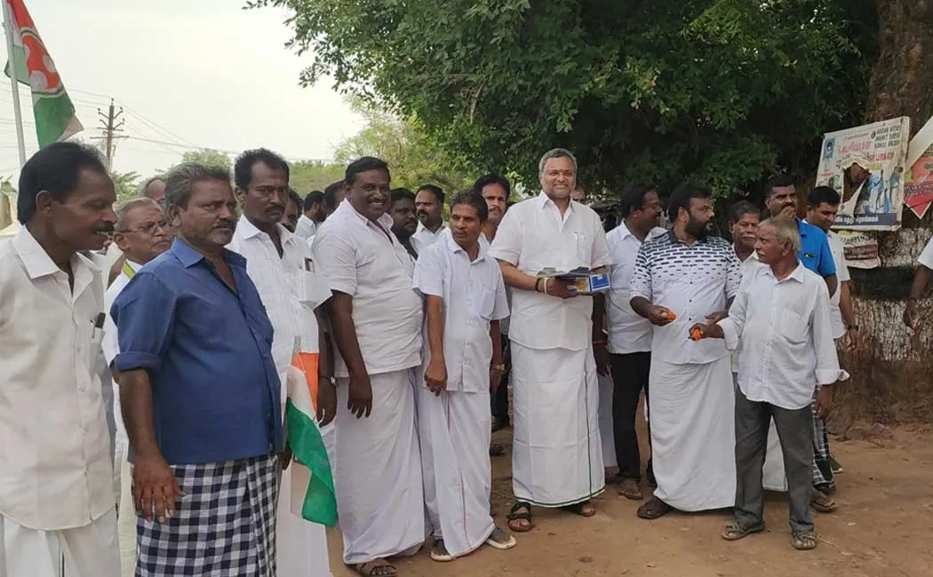 Karti Chidambaram MP celebrates  Congress' victory in Karnataka by giving sweets