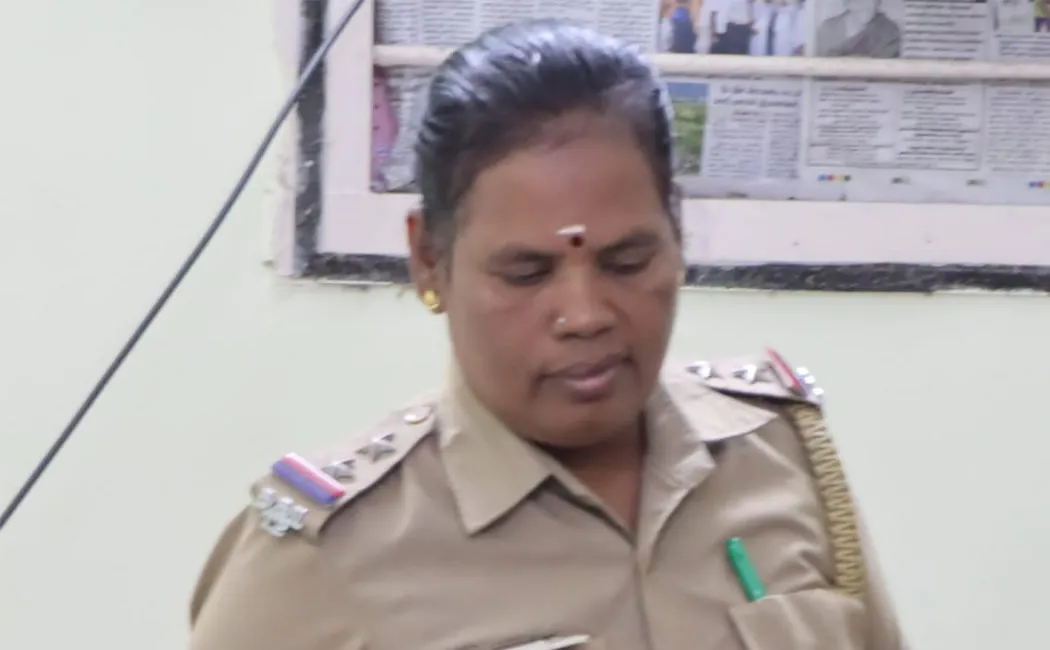 sub Inspector has been arrested red-handed while accepting a bribe 