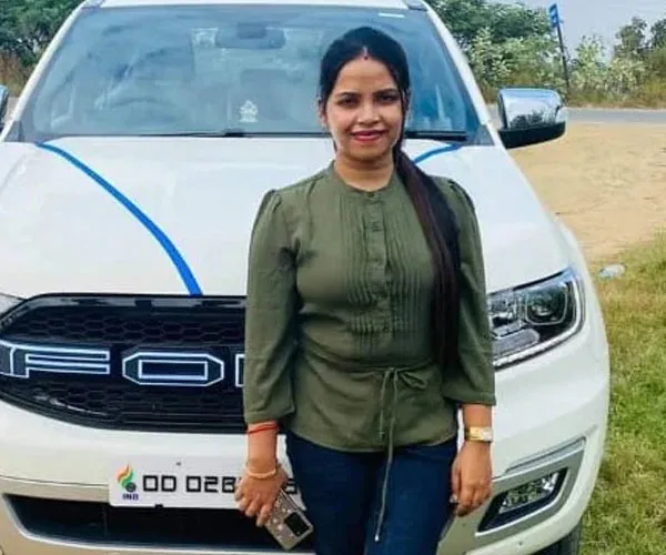 Young woman extorts money from political leaders Odisha