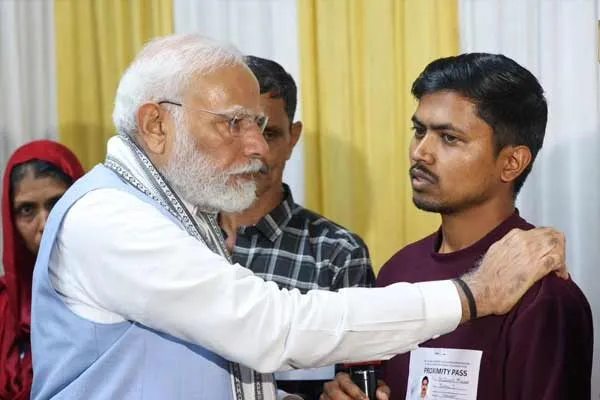 pm modi inspects the landslide affected areas in person