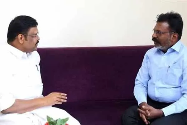 Thirumavalavan' meeting with former AIADMK minister Vaigai Selvan 