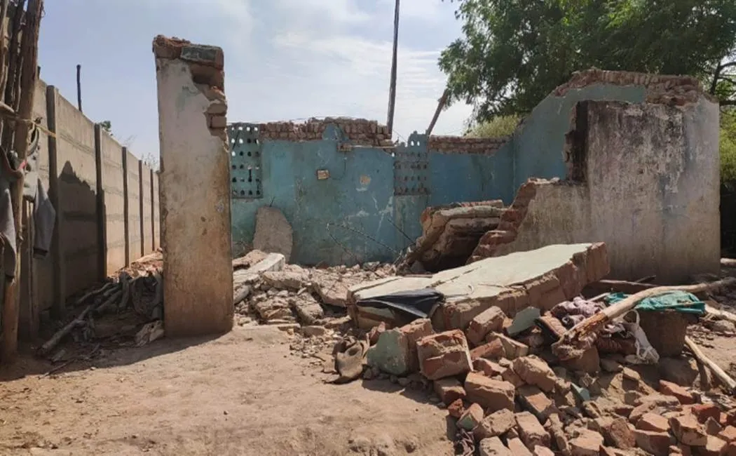 Ariyalur - house demolished - ADMK