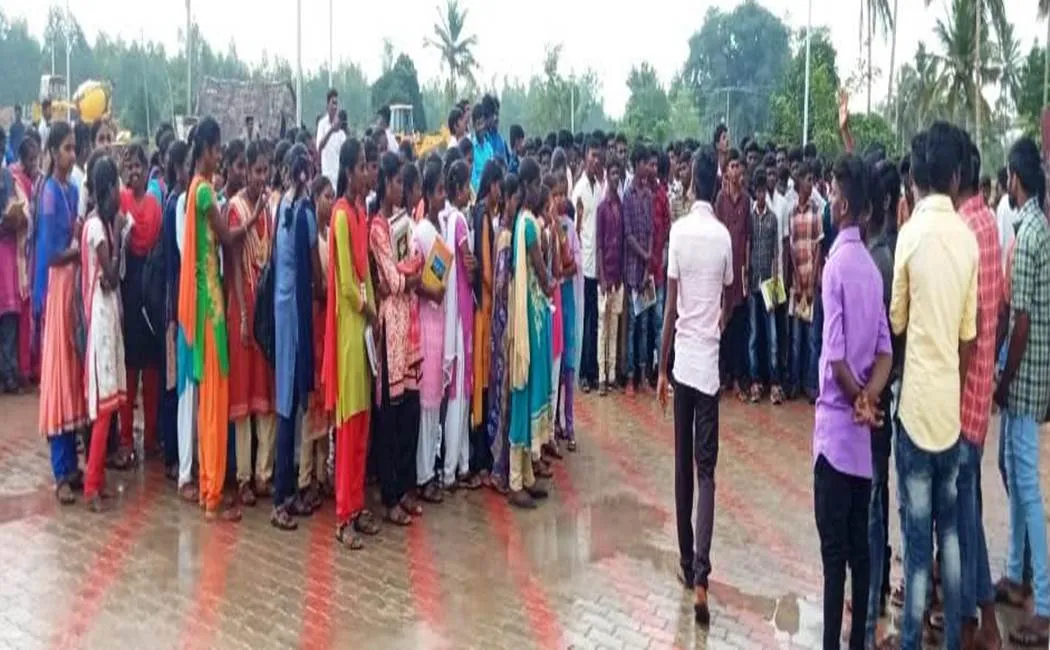 Delhi students attacked issue- Pudukkottai college students protest
