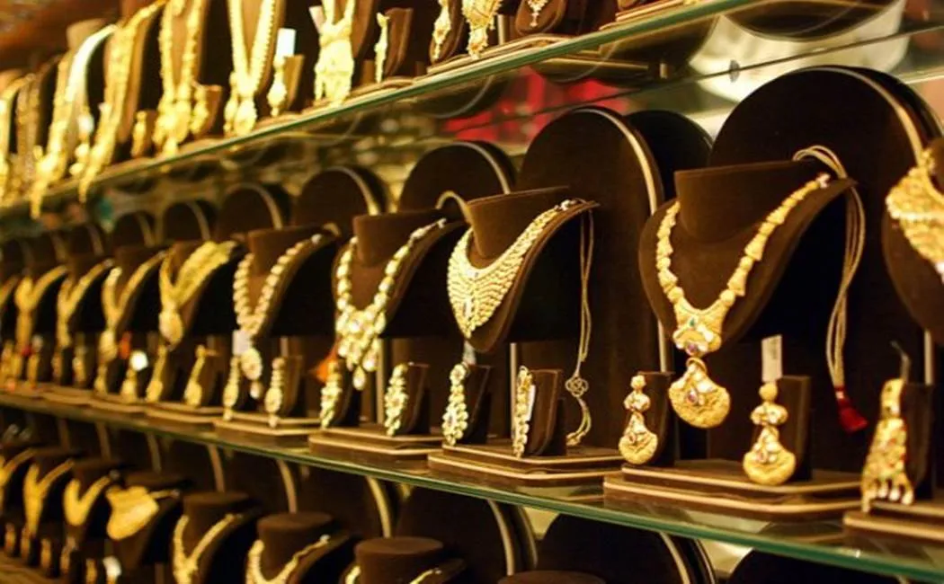 income tax officials raid jewellers 