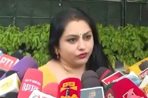 namaitha explained madurai meenakshmi amman temple issue