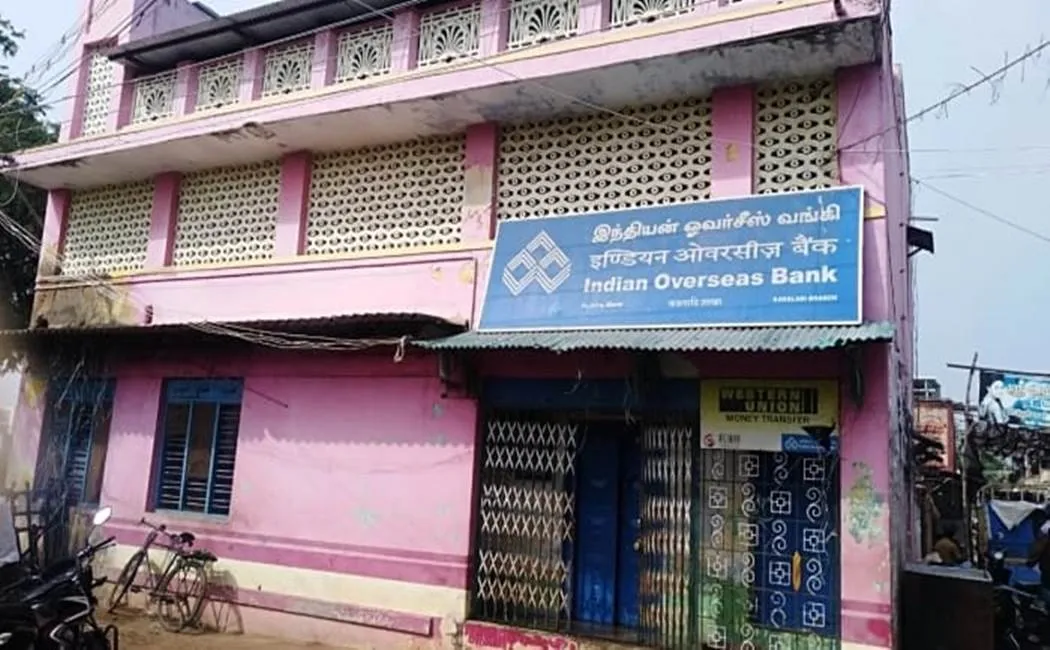   Fake jewelry in the bank near Ramanathapuram 