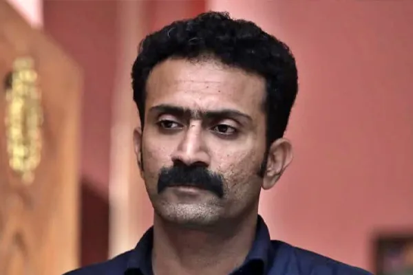 malayalam actress Vincy accuses actor Shine Tom Chacko in mis behaviour complaint