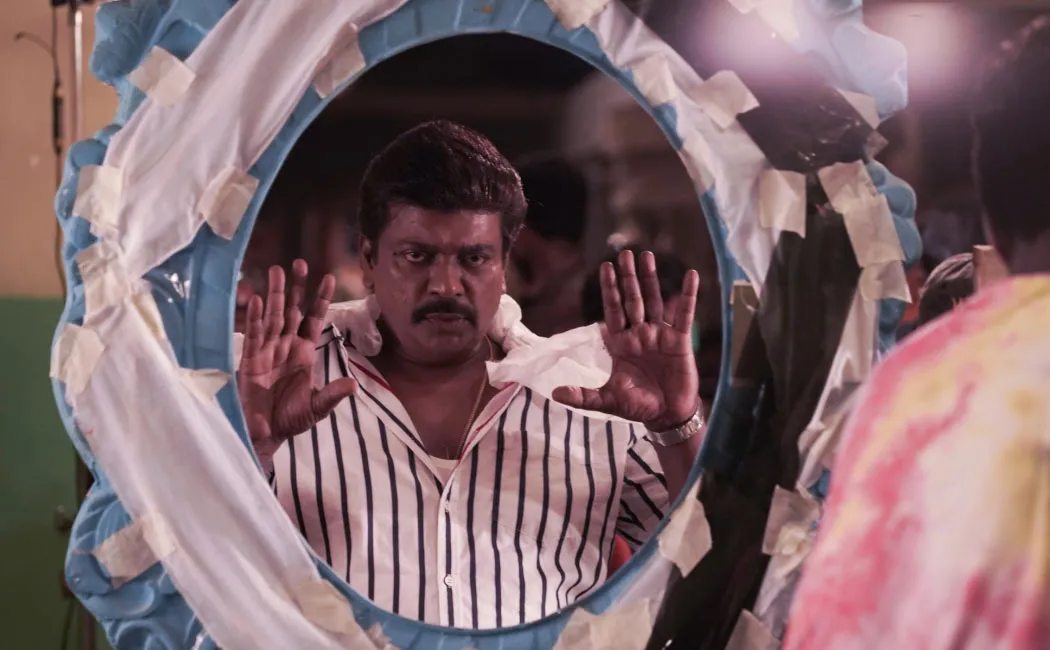 iravin nizhal movie review