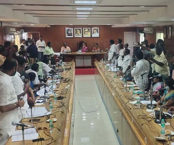 Opposition members struggle at a meeting held in Vriddhachalam