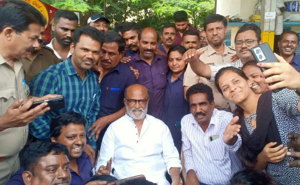 rajini visit bangalore bus depo 