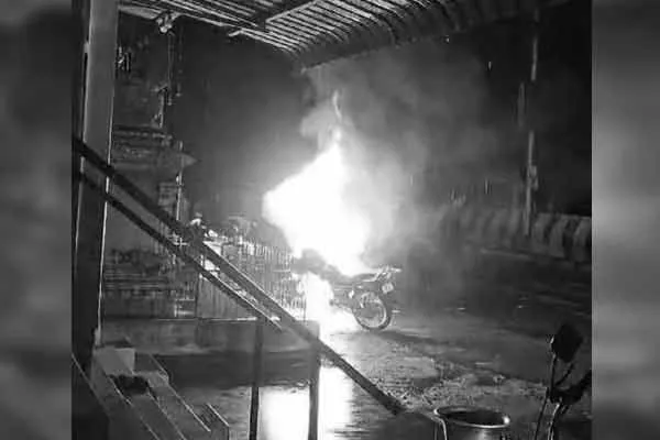 bike suddenly caught fire in Vellore