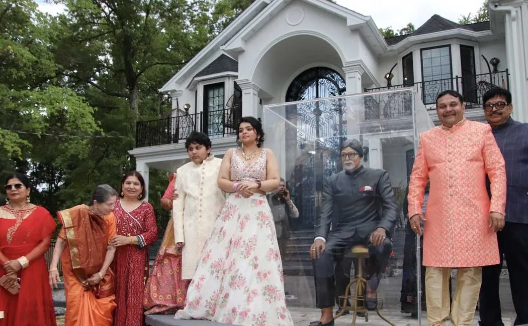 Amitabh Bachchan's statue in america 