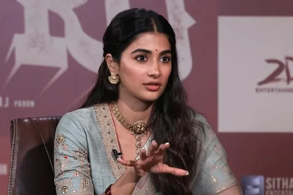 pooja hegde about social media and coolie song