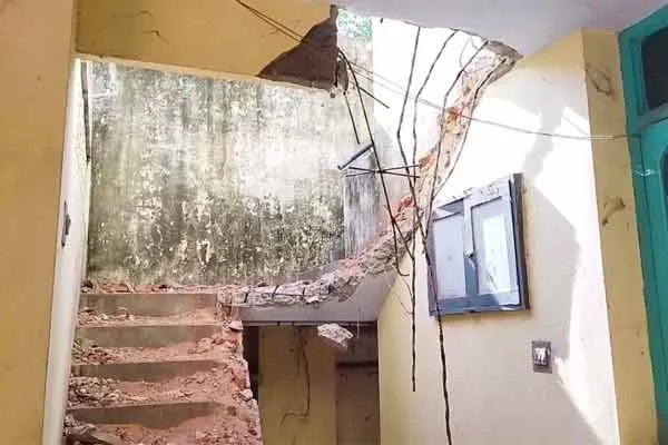 owner demolished the stairs because he did not vacate the house