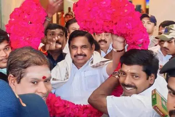 Enthusiastic reception for Edappadi Palaniswami in Trichy