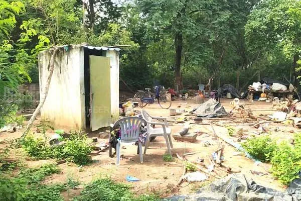 life of 3 girls living under a tree without a home