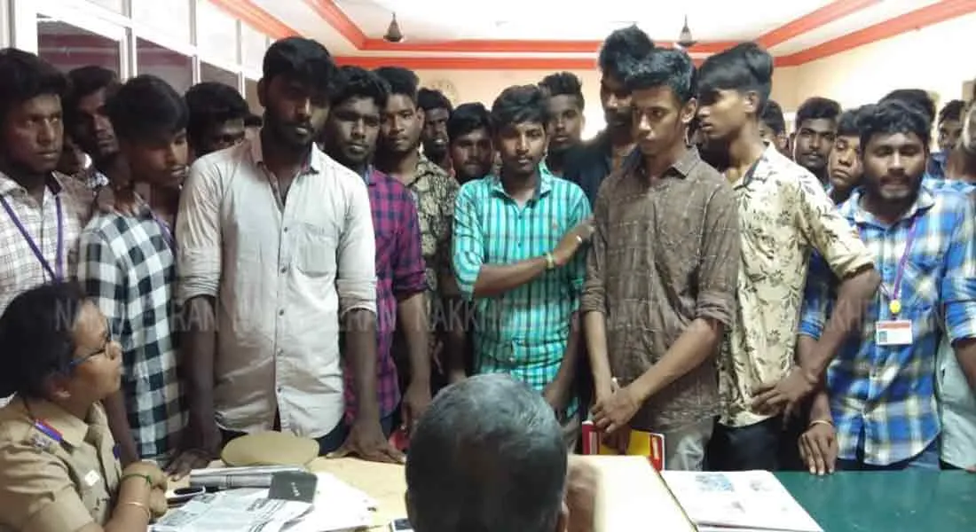  Perambalur Government college students protest!!