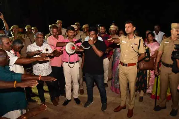 Villagers pledge against illicit liquor in presence of Collector