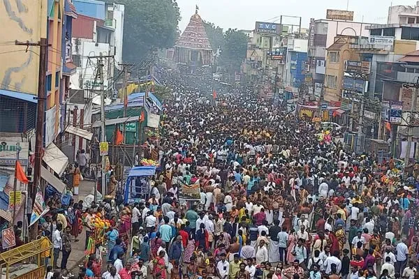 Thousands of devotees participate Arudra Darshan Festival chariot procession 
