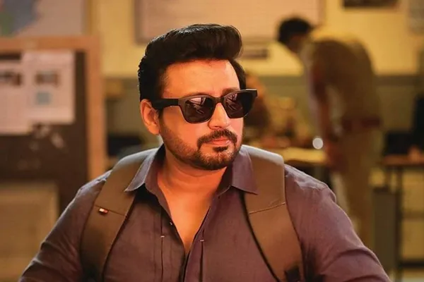 police fined prashanth for not wearing helmet in bike riding