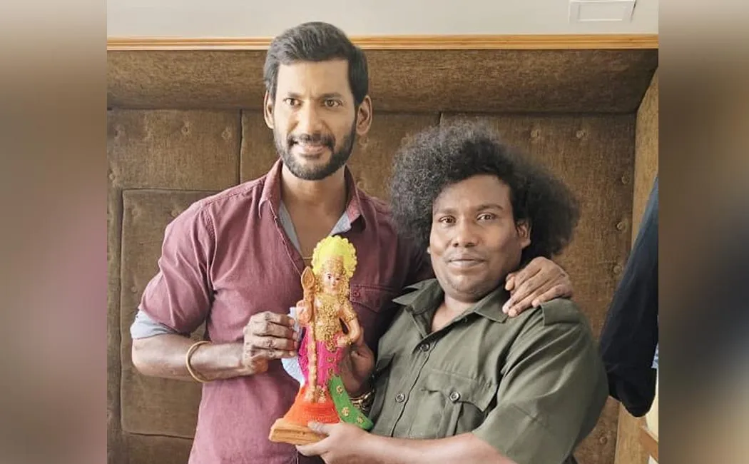 yogi babu gifted murugal idol to vishal 