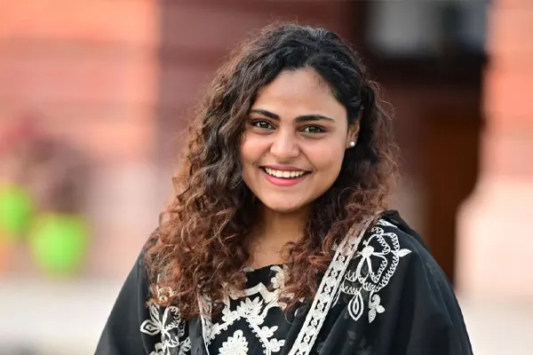 actress vincy aloshious clarification about his speech issue 