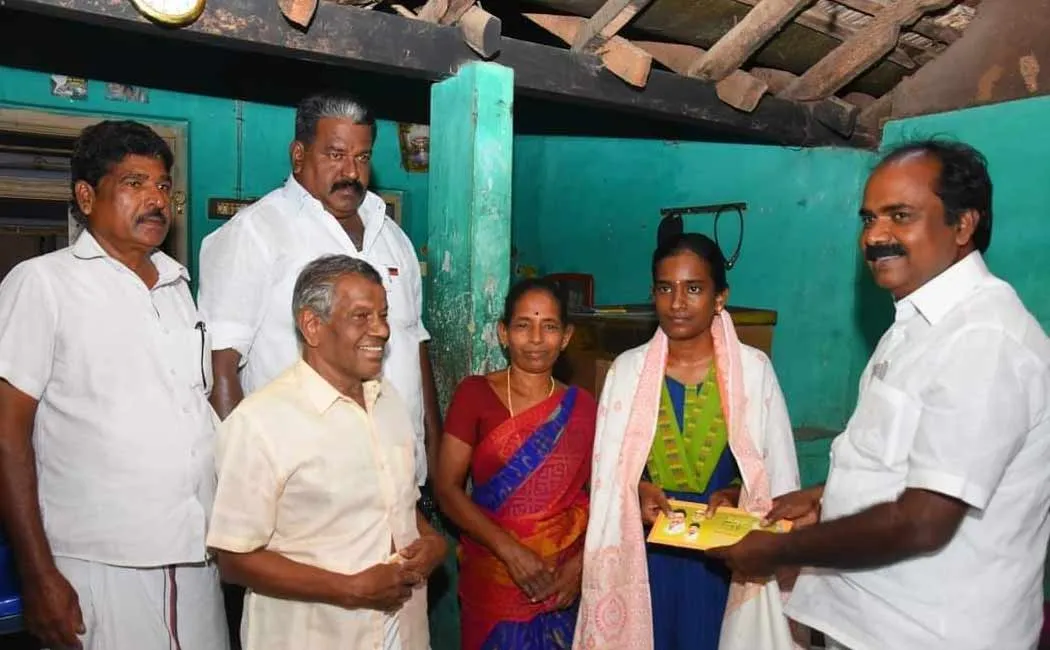 Minister Meyyanathan who helped student Abhinaya, who achieved poverty in Pudukkottai