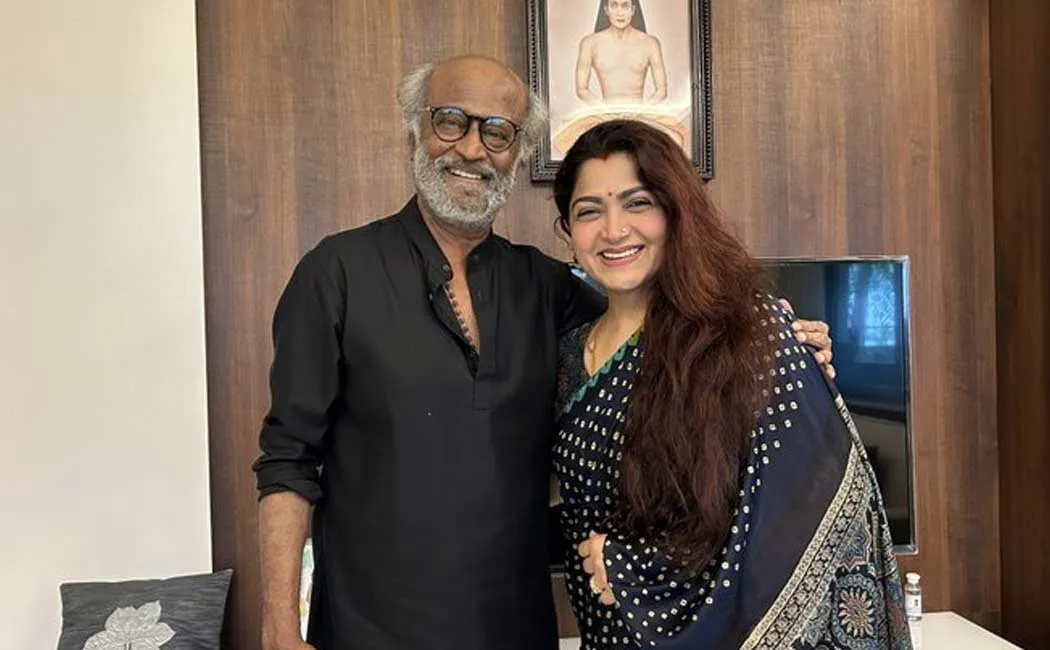 kushboo meets rajinikanth 