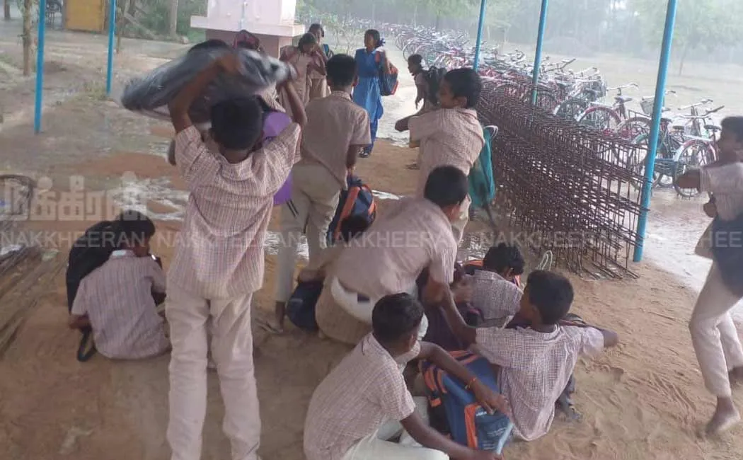 Pudukkottai government school students suffer due to lack of building