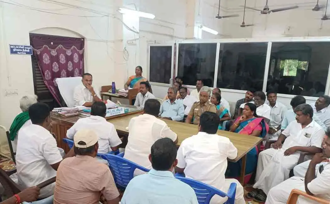 Shop closure demanding opening of Tasmac near Pudukkottai