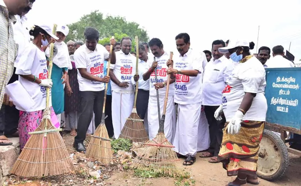 trichy Collector who started Namma Ooru Superu project