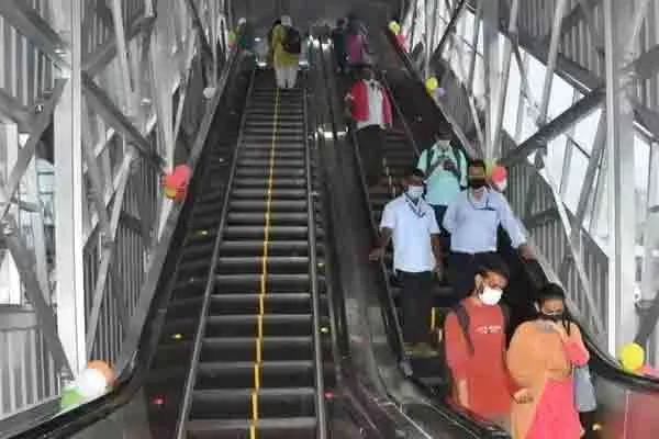 Minister sakkarapani bought a moving staircase for people of the constituency