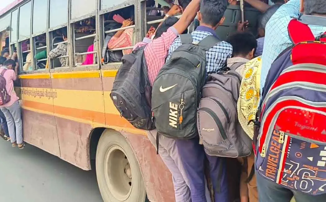 Students traveling dangerously in a bus near Ranipet