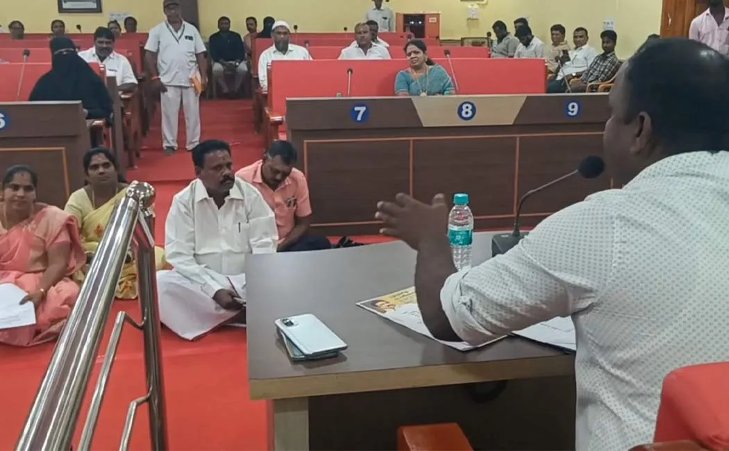 ADMK, mdmk city council members stage dharna due to increasing nuisance of dogs 