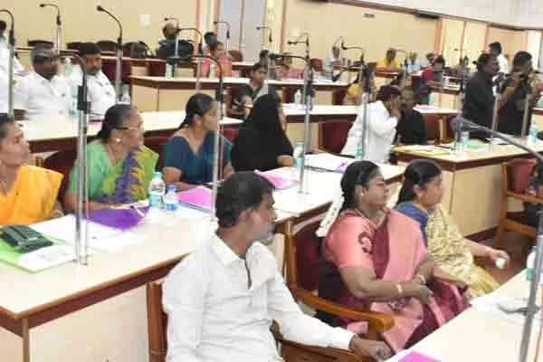 DMK in the Erode Municipal Corporation meeting. Argument between councilors