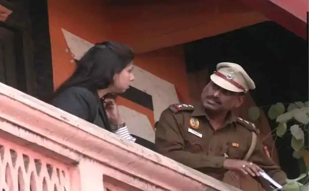 The cruel teacher pushed the class 5 student down from the first floor