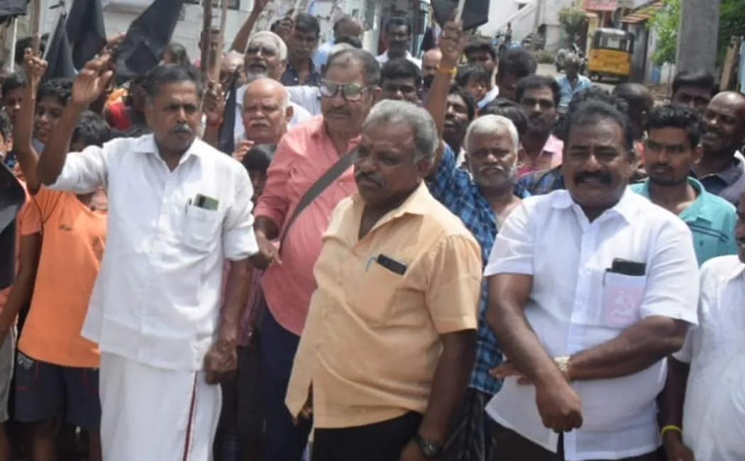  people struggle against railway administration in Trichy