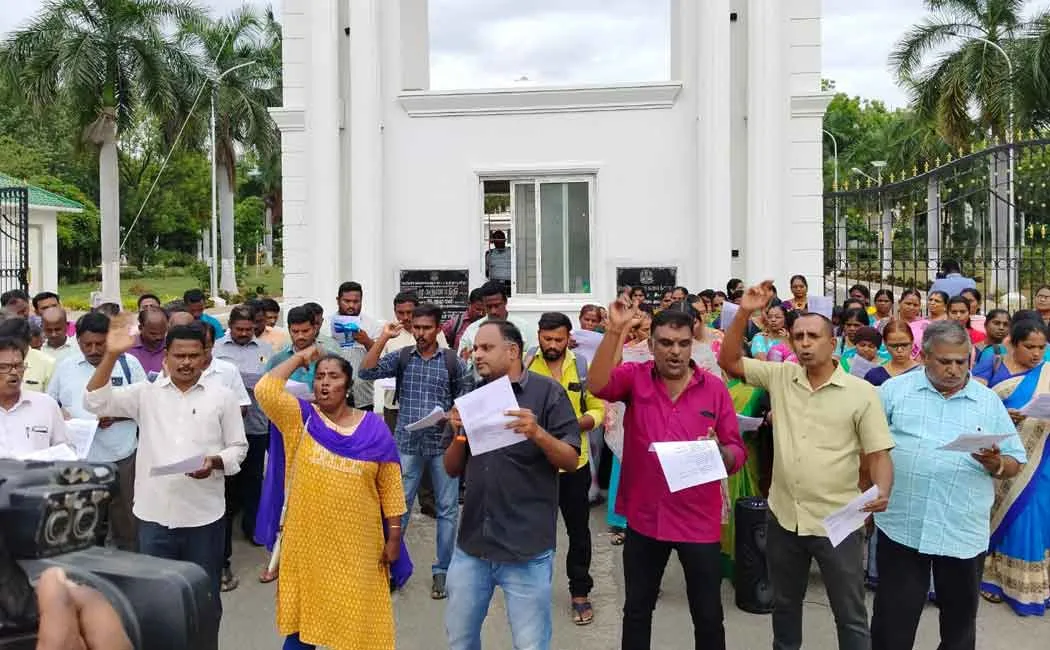 Conversation between Periyar University Vice-Chancellor Professors
